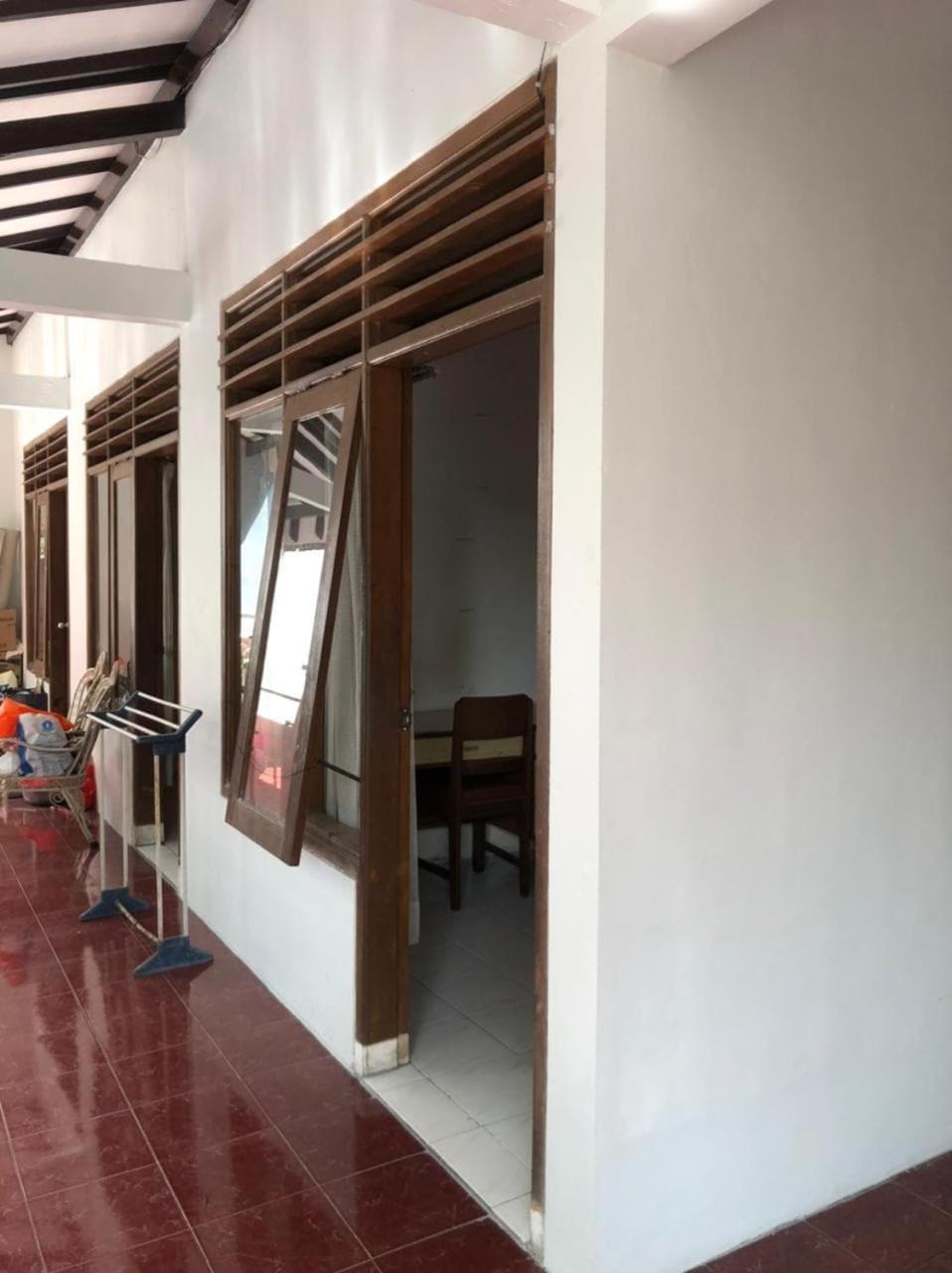 Oyo 90482 Rumah Oma Syariah Kupang  Экстерьер фото