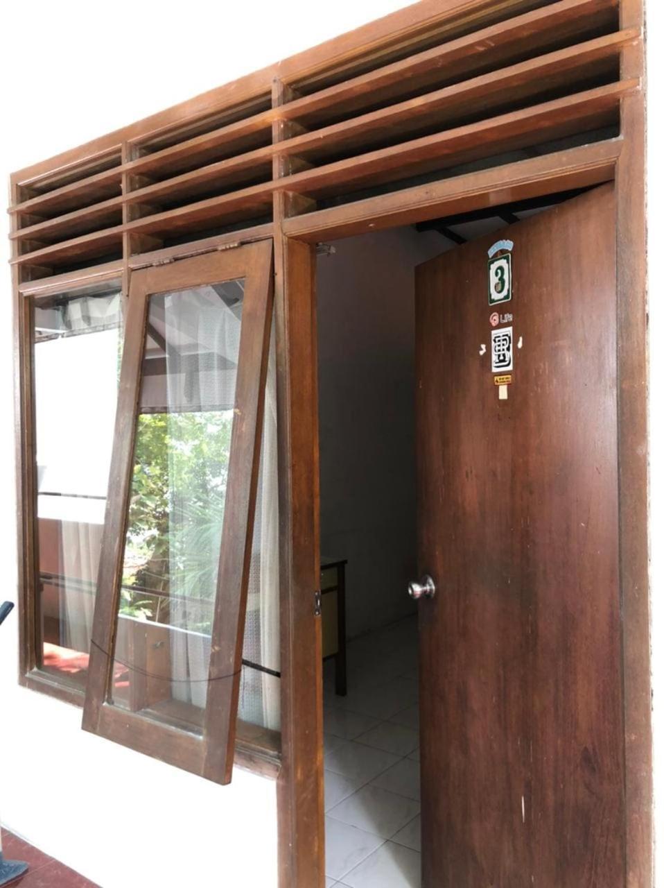 Oyo 90482 Rumah Oma Syariah Kupang  Экстерьер фото