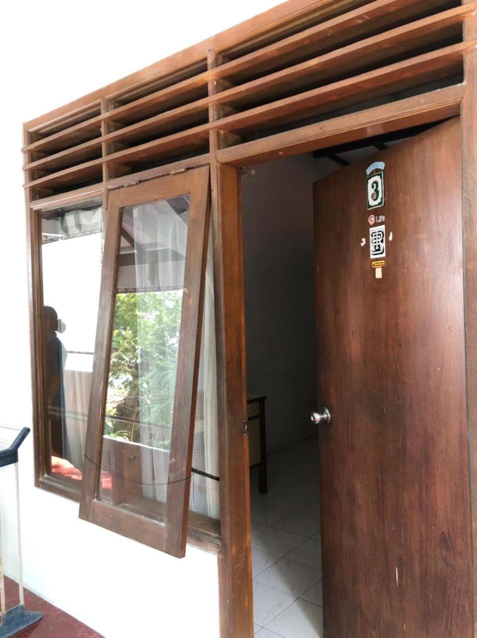 Oyo 90482 Rumah Oma Syariah Kupang  Экстерьер фото